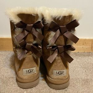 Bailey Bow Uggs LIKE NEW!!